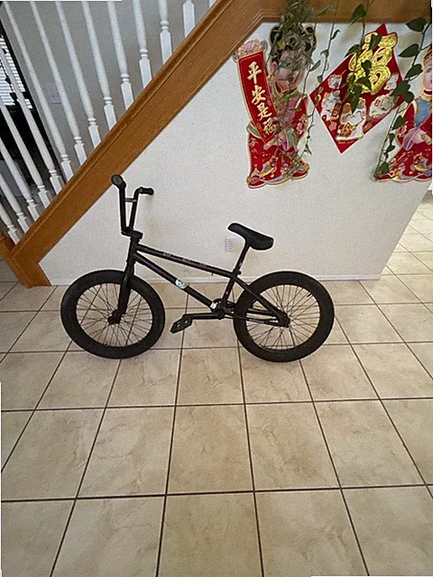 BMX bike has no brakes chain makes a popping sound